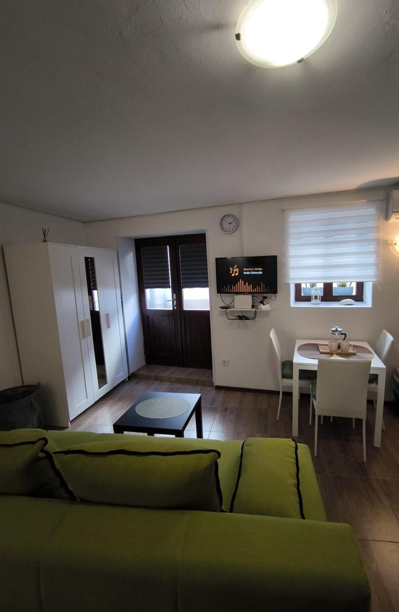 Nona Angela-valun Apartment *
